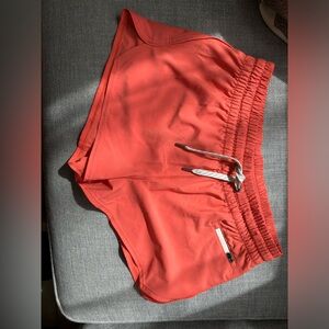 Vuori Shorts